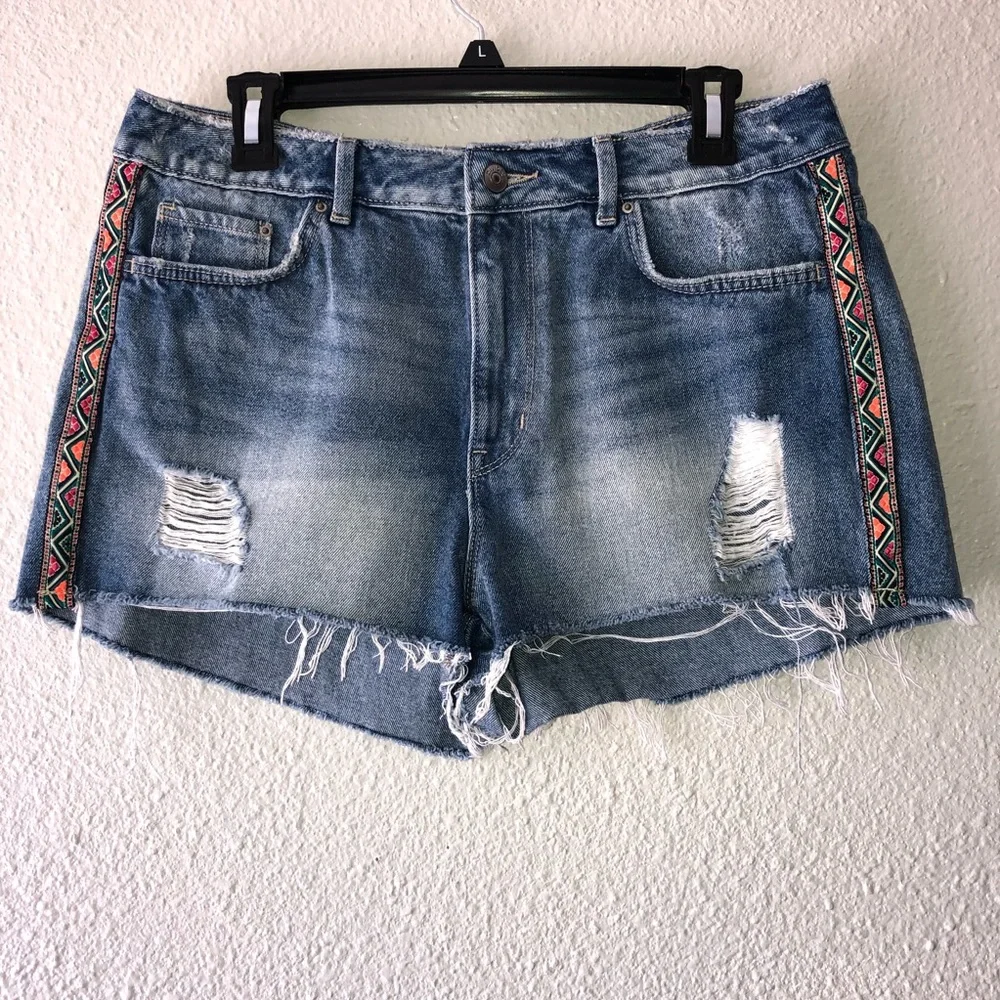 H&M Coachella High Waisted Denim Shorts